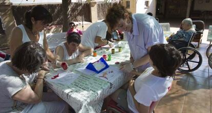 Trabajadoras en una residencia para personas dependientes.