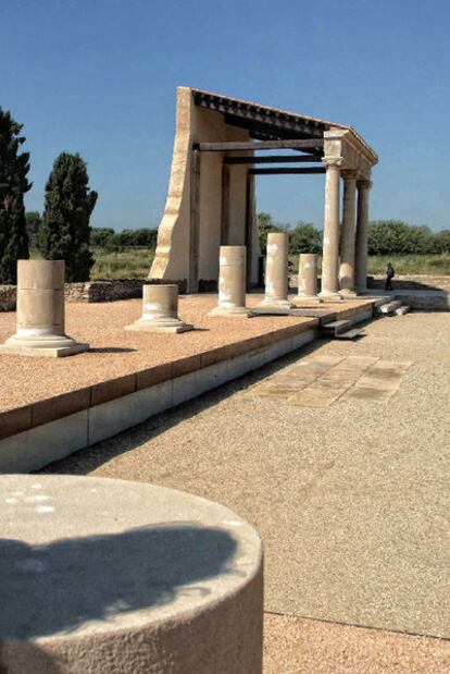 Reconstrucción de una parte del foro romano de Empúries.
