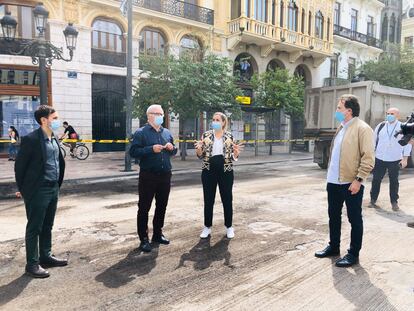 Comienzan las obras para peatonalizar 12.000 metros cuadrados de la plaza del Ayuntamiento de València.