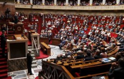 National Assembly President Claude Bartolone said a few words in Spanish to welcome Felipe.