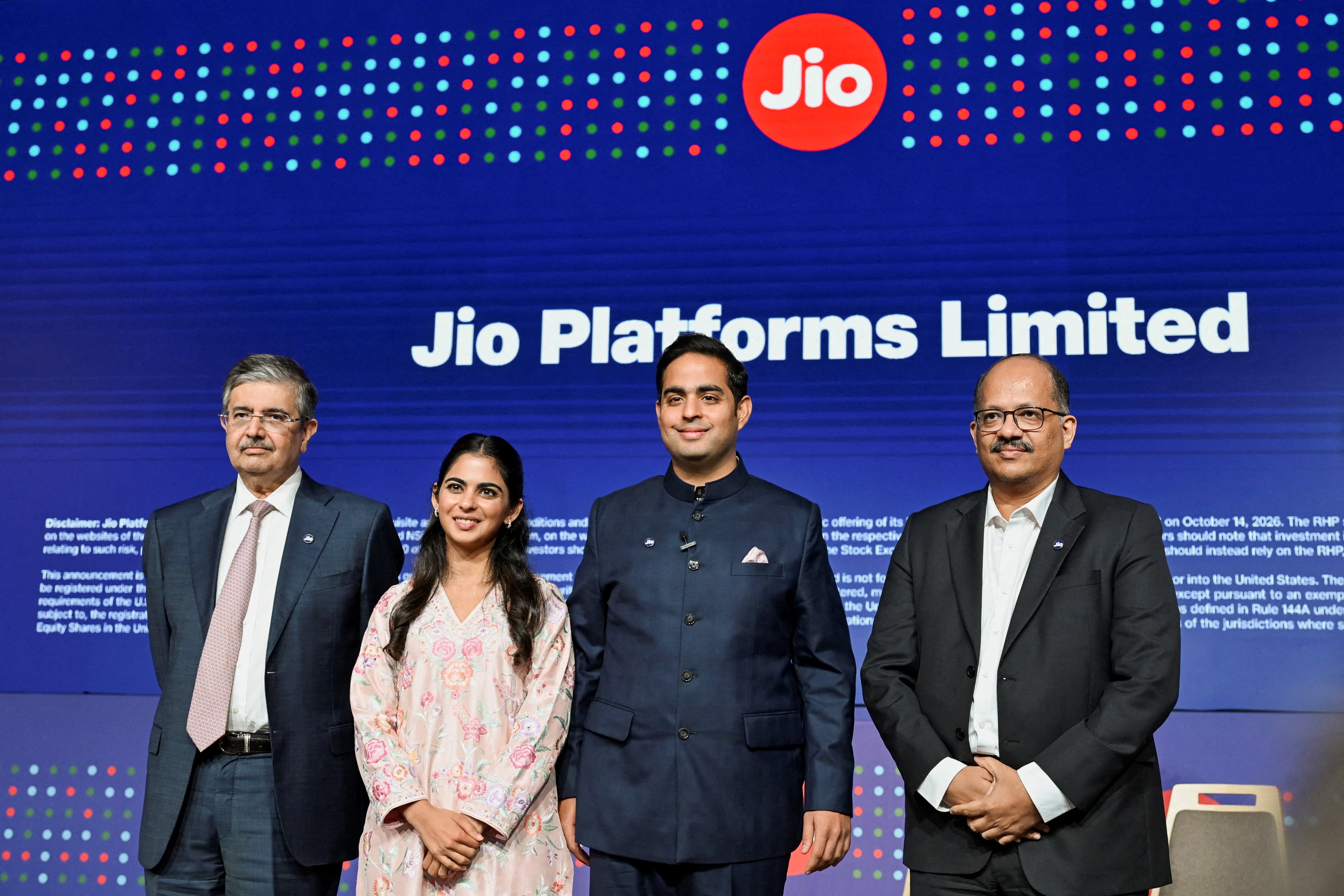 Jio Platforms, del multimillonario Mukesh Ambani, prepara su debut bursátil en India con una oferta récord  