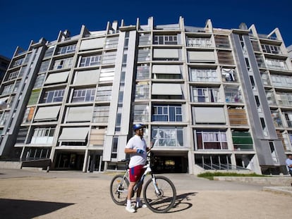  Bloque de viviendas sociales en la calle del Jacobeo 62, Carabanchel. 