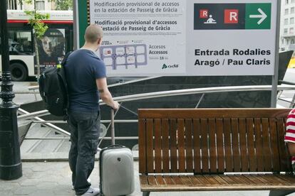 Una de les entrades de Passeig de Gràcia, durant les obres
