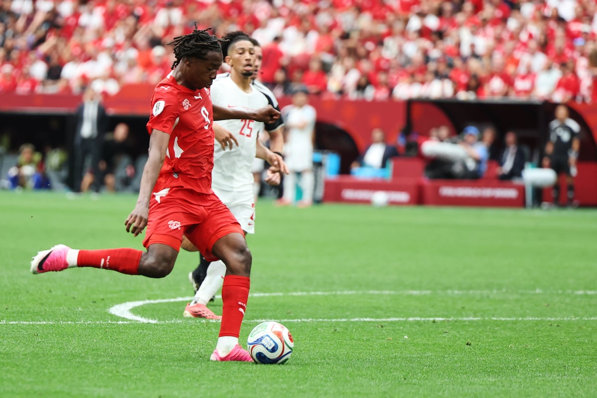 Suiza vence a Canadá, termina primera del Grupo B y crea una estrella: Johan Manzanbi
