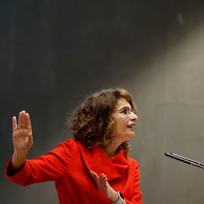 La vicepresidenta primera y ministra de Hacienda, María Jesús Montero, participa en la asamblea de delegadas y delegados de UGT, en mayo.