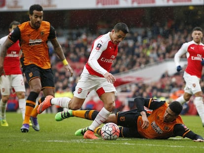 Alexis S&aacute;nchez, en una jugada del partido que enfrent&oacute; al Arsenal-Hull.