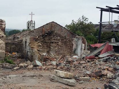 Las ruinas de Paramos, que voló por los aires por la explosión de una pirotecnia ilegal, en imágenes