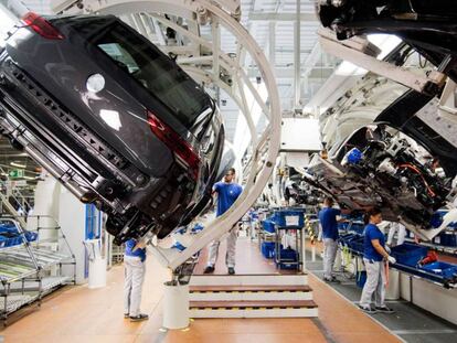 Producción de coches en la fábrica de Wolfsburgo (Alemania), de Volkswagen.