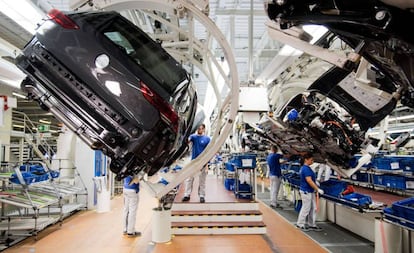 Producción de coches en la fábrica de Wolfsburgo (Alemania), de Volkswagen.