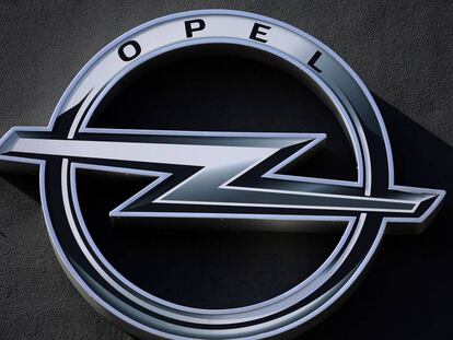 Logo de la compa&ntilde;&iacute;a Opel.