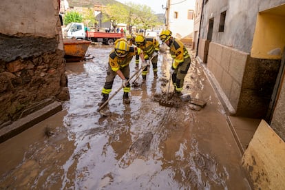 Varias viviendas de la localidad turolense de Montalbán han tenido que ser desalojadas por las afecciones provocadas por el desbordamiento del río Martín a su paso por Montalbán, en Teruel.