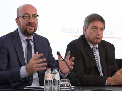 El primer ministro, Charles Michel, junto al titular de Interior Jan Jambon, de la N-VA.