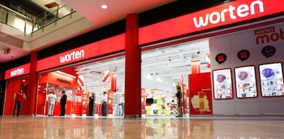 Entrada de una de las tiendas Worten en Madrid.