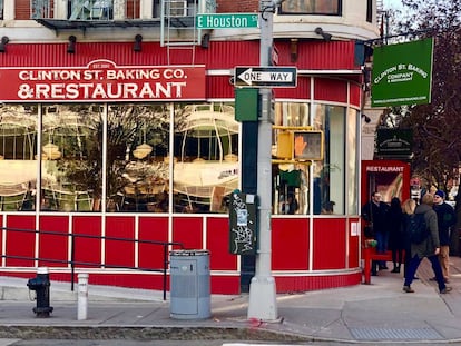 FACHADA DE CLINTON STREET BAKING / CAPEL 