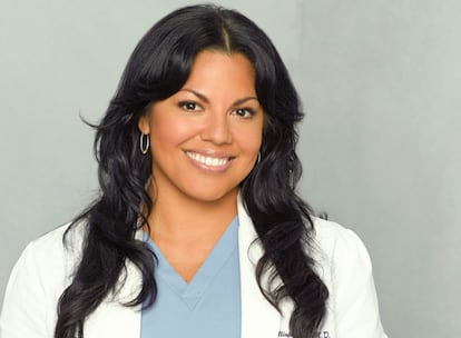 La actriz Sara Ramírez, la doctora Callie Torres de la serie <i>Anatomía de Grey</i>, recibirá el premio Ilka Payán durante la décima edición de los galardones que concede la Organización Hispana de Actores Latinos (HOLA) de Nueva York. Será el reconocimiento de la labor humanitaria de la cantante y actriz, que reside en EEUU desde los ocho años, con la comunidad latina. Ramírez creó una fundación que lleva el nombre de su fallecido amigo el actor Al D. Rodríguez, en la que se ofrecen recursos, educación y prevención sobre la hepatitis y el cáncer del hígado.