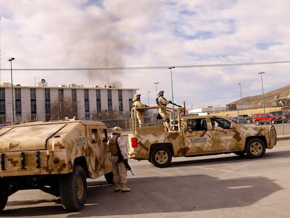 Members of the Mexican Armed Forces outside a prison in Ciudad Juárez, in the state of Chihuahua, on Sunday, January 1, 2023.