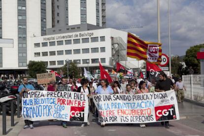 Protestas ante el hospital de Bellvitge, el pasado octubre.