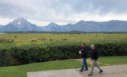 Los presidentes de la Fed de Nueva York, John Williams, y de EE UU, Jerome Powell, ayer en Jackson Hole. 