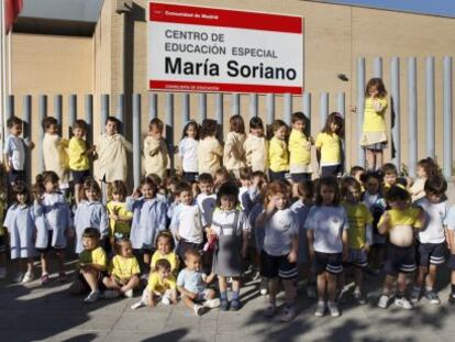 Ni&ntilde;os del colegio Maestro Padilla, del PAU de Carabanchel que este curso asisten a un centro de educaci&oacute;n especial por no estar terminado su edificio.