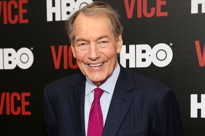 El periodista Charlie Rose ha admitido que se masturbaba delante de compañeras.