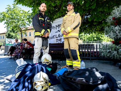 Rubén Agudo y Charles Rodríguez, bomberos de Leganés en huelga de hambre por el limbo profesional en el que los mantienen su ayuntamiento y la comunidad al no asignarles una tarea como funcionarios de carrera.