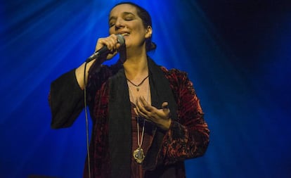 La cantante de fado Dulce Pontes en el Circo Price, en Madrid.