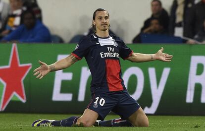 Zlatan Ibrahimovic celebra el gol de su equipo. 