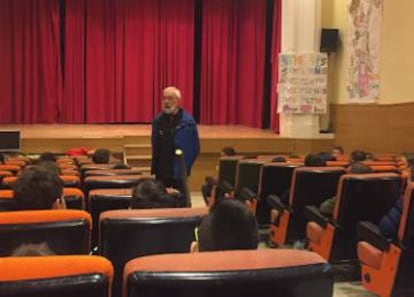 El sacerdote acusado, Marcelino Antón, durante una charla con menores en Mohernando (Guadalajara) en 2018.