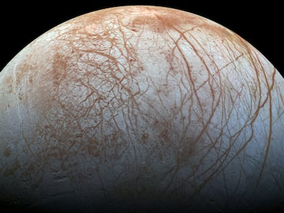 Superficie de Europa, la luna de Júpiter tomada por la sonda europea Galileo en los años 90.