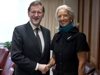 Mariano Rajoy con la directora del FMI, Christine Lagarde, en su sede de Washington.