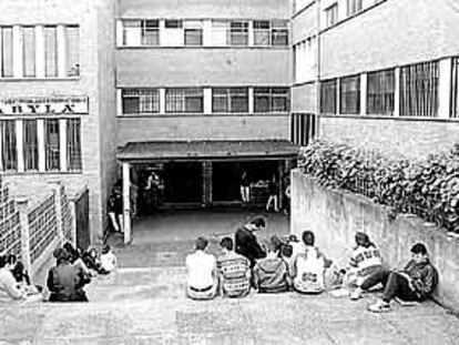Alumnos en el instituto de Abyla de Ceuta, uno de los que más episodios de violencia ha vivido.