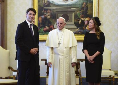 Justin Trudeau y su mujer, Sophie Gregoire Trudeau. durante su encuentro con el Papa.