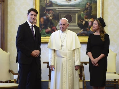 Justin Trudeau y su mujer, Sophie Gregoire Trudeau. durante su encuentro con el Papa. 