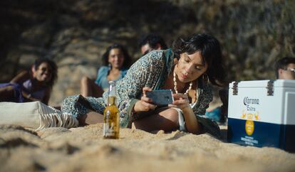 ‘Guardacostas Corona’ es una iniciativa que convierte las fotos de la botella en la playa (los 'selfis' no valen) en valiosos datos que ayudarán a los científicos a estudiar los efectos del aumento del nivel del mar sobre las costas mexicanas.
