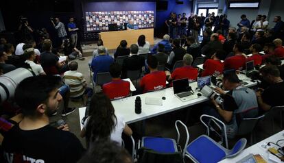 Sala de prensa del FC Barcelona durante el anuncio de la marcha de Andrés Iniesta.