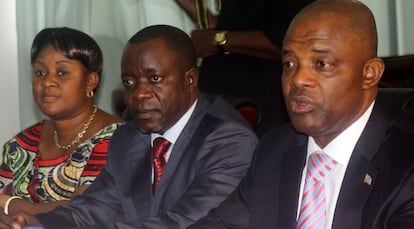 Imagen de archivo del viceprimer ministro de Congo, Evariste Boshab (derecha), sancionado por EE UU por minar el proceso electoral en el país africano.