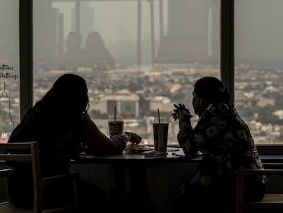 Vista de la contaminación en Ciudad de México, desde la torre latinoamericana, el 4 de mayo de 2022.