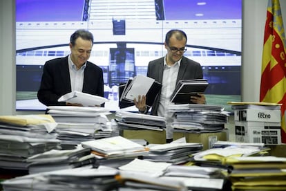 Vidal y Clemente ante los proyectos de programación presentados.