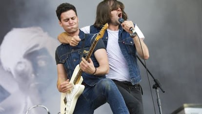 Justin Young y Freddie Cowan en el festival de la Isla de Wight de 2012.