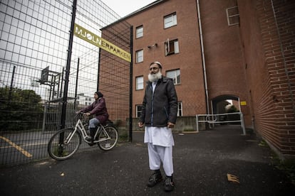 Muhammed Aslam foi eleito representante dos interesses dos 2.000 moradores de Mjølnerparken no ano passado. Agora se uniu aos líderes de outros grupos para lutar e negociar o plano do Governo de erradicar esse gueto até 2030. Ele, como seus vizinhos, acha que o programa responde a interesses eleitorais dos partidos, "cada vez mais à direita". A Dinamarca tem eleições em 2019.