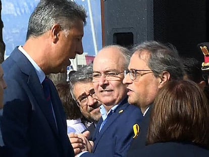 PP politician Xavier García Albiol (l) and Quim Torra argue on Friday over the latter’s comments about “attacking the Spanish state” ahead of a memorial service in Cambrils.