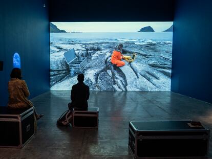 Un video de ciencia ficción titulado 'Acoustic Ocean' (2018), en la exposición de Ursula Biemann en el MUAC.