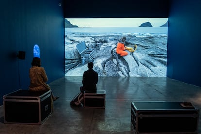 Un video de ciencia ficción titulado 'Acoustic Ocean' (2018), en la exposición de Ursula Biemann en el MUAC.