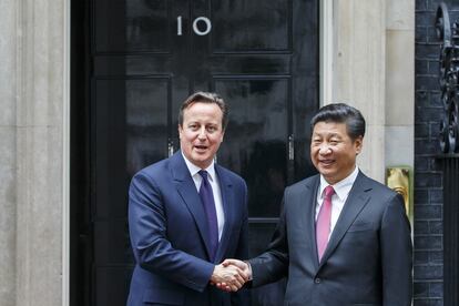 El entonces primer ministro del Reino Unido, David Cameron, recibió al presidente de China, Xi Jinping, a las puertas de Downing Street el 21 de octubre de 2015.