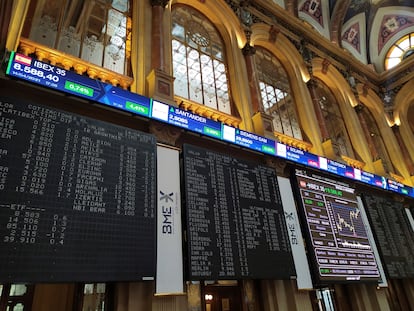 Panel de cotizaciones de la Bolsa de Madrid, este miércoles.