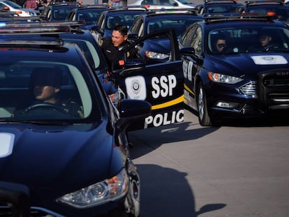 Varios coches de policía de Ciudad de México.