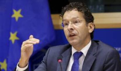 El presidente del Eurogrupo, Jeroen Dijsselbloem, asiste a una vista del comité de Asuntos Económicos del Parlamento Europeo en Bruselas (Bélgica). EFE/Archivo