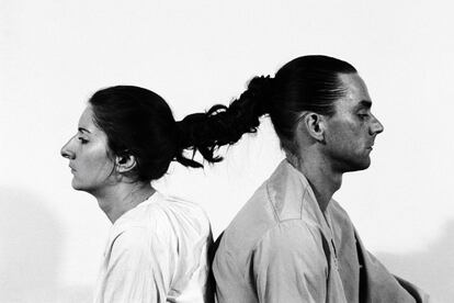 Marina Abramovic y Ulay, en la 'performance' 'Relation in Time' (1977).