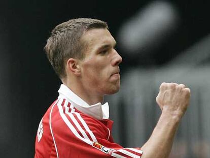 Lukas Podolski, del Bayern, celebra un gol.