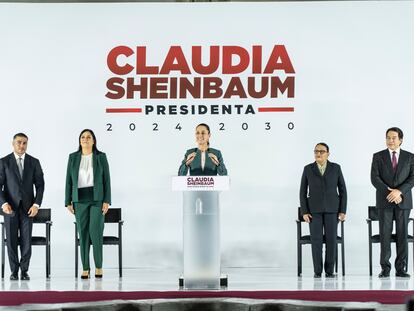 Omar García Harfuch, Ariadna Montiel, Claudia Sheinbaum, Rosa Icela Rodríguez y Mario Delgado, el 4 de julio 2014.